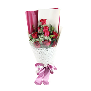 鲜花/心的芬芳:9枝红玫瑰
包 装:玫红色包装纸搭配梦幻网编扇面包