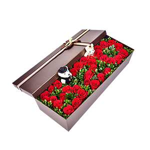 鲜花/520浪漫礼盒: 33朵玫瑰加礼盒+绿叶+两个小熊
 [包 装