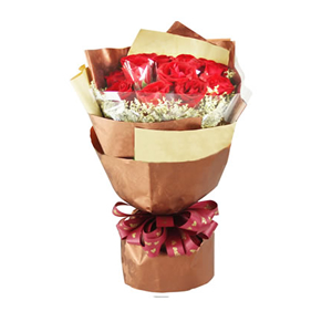 鲜花/优雅女王:11枝红玫瑰单独包装。
包 装:高档暗纹纸和牛皮纸
