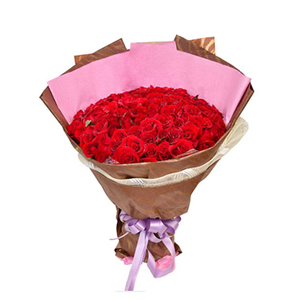 鲜花/玫瑰为你开:99枝红玫瑰。
包 装:粉色皱纹纸，暗橘色精品礼品