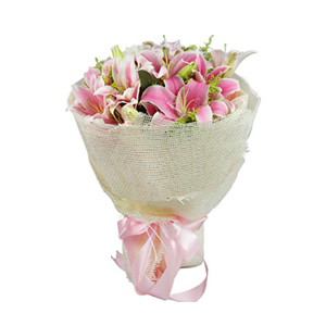 鲜花/爱入佳境: 6枝粉色多头香水百合
 [包 装]：粉色瓦楞