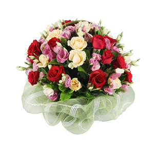 鲜花/美丽祝福:20枝红玫瑰，20枝香槟玫瑰
包 装:圆形提篮插花