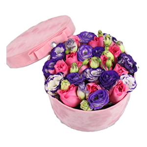 鲜花/初相恋:11枝桃红玫瑰
包 装:钻石绒粉色圆形礼盒包装。