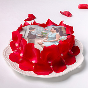 蛋糕/以爱之名:玫瑰花瓣、新鲜奶油、时令水果，数码蛋糕
包 装:高