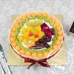 蛋糕/想念: 圆形水果蛋糕，水果铺面，白色巧克力围边
 [
