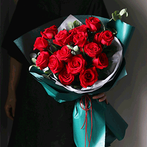 鲜花/盛夏玫瑰:21枝红玫瑰
花 语:我爱你的热情如同盛夏