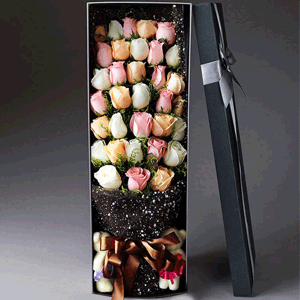 鲜花/绚烂的梦:33枝多色玫瑰韩式礼盒包装
花 语:爱一个人，看一